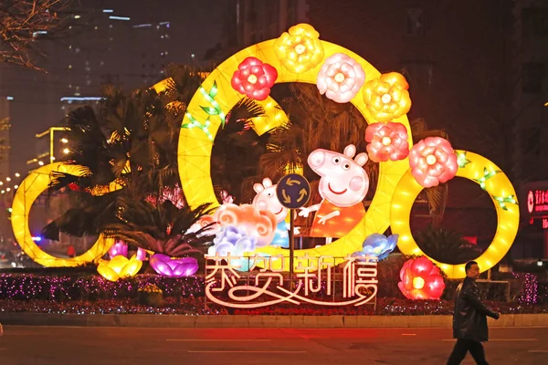 Colorful Illuminated Lanterns Featuring Shaped Peppa Pig Exhibited Mark Upcoming — Stock Photo, Image