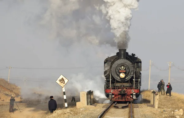 Паровой Поезд Sy1770 Один Последних Паровозов Используемых Китае Скользит Густому — стоковое фото