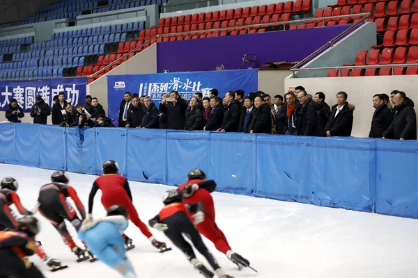 国际奥委会主席 中锋托马斯 巴赫于2019年1月27日在中国东北黑龙江省哈尔滨市举行北京2022年冬奥会前参观了冰上训练中心 — 图库照片