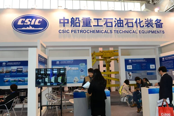 Pessoas Visitam Stand China Shipbuilding Industry Corp Csic Durante Uma — Fotografia de Stock