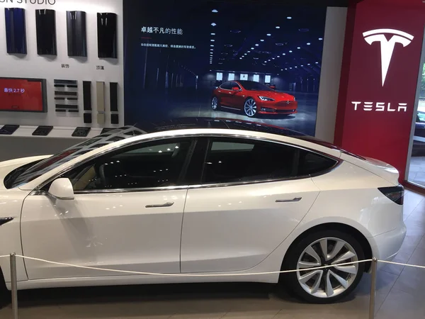 Auto Elettrica Tesla Model Mostra Negozio Concessionarie Tesla Nella Città — Foto Stock