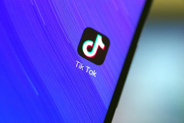 Пользователь Сети Использует Мобильное Приложение Tik Tok Зарубежную Итерацию Короткого — стоковое фото