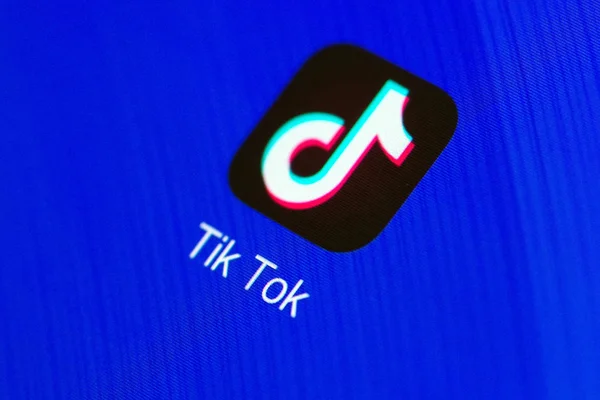 Пользователь Сети Использует Мобильное Приложение Tik Tok Зарубежную Итерацию Короткого — стоковое фото