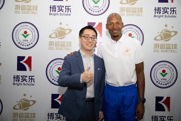 Der Pensionierte Amerikanische Basketballspieler Ray Allen Rechts Besucht Das Ray — Stockfoto