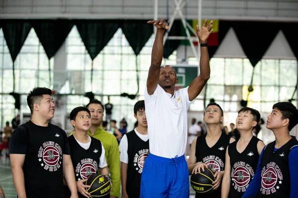 Pensionerad Amerikan Basketspelare Ray Allen Besök Ray Allen Basket Training — Stockfoto