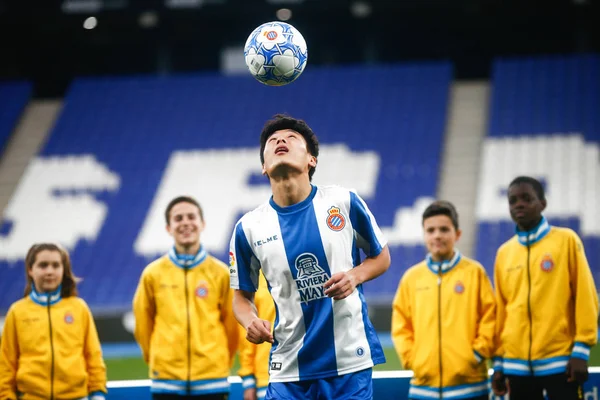 Jogador Futebol Chinês Lei Controla Bola Durante Sua Apresentação Oficial — Fotografia de Stock