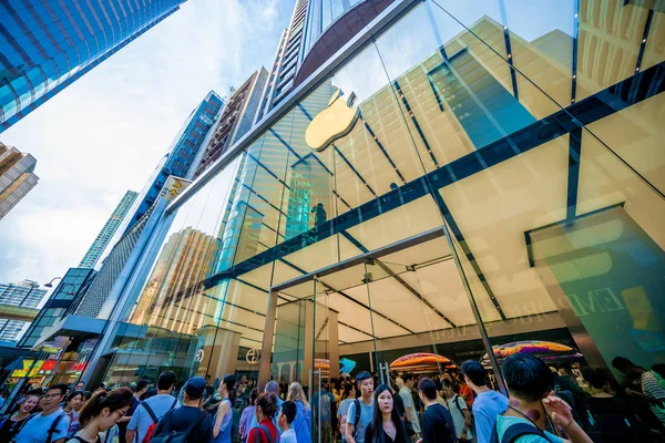 Πελάτες Συνωστεί Ένα Apple Store Στο Χονγκ Κονγκ Κίνα Σεπτεμβρίου — Φωτογραφία Αρχείου