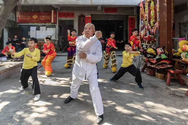 Stagiairs Van Pang Zhaosheng Oefenen Kung Vormen Het Opleidingscentrum Van — Stockfoto