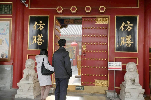 Visitantes Olham Para Restaurante Fangshan Beihai Park Pequim China Janeiro — Fotografia de Stock
