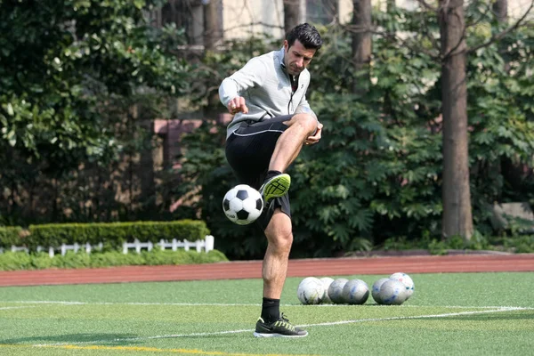 Estrella Portuguesa Fútbol Luis Figo Muestra Sus Habilidades Futbolísticas Jóvenes — Foto de Stock