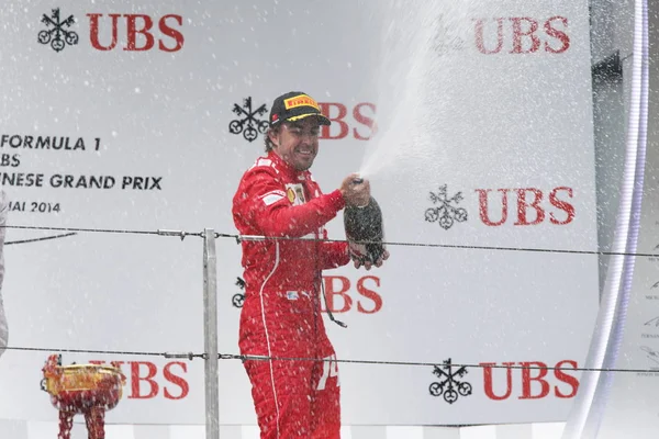 Pilota Spagnolo Fernando Alonso Della Scuderia Ferrari Spruzza Champagne Festeggiare — Foto Stock