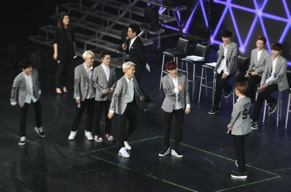 Członkowie Grupy Południowo Koreański Chiński Chłopiec Exo Uczestniczyć Powrót Show — Zdjęcie stockowe