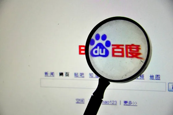 中国のネチゼンは 中国の百度のウェブサイトを閲覧します 2014 — ストック写真