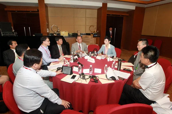 Xiaolin Tercera Derecha Presidenta Ceo China Power International Holding Limited — Foto de Stock