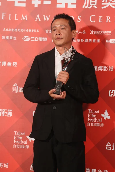 Actor Taiwanés Lee Kang Sheng Celebra Trofeo Mejor Actor Alfombra — Foto de Stock