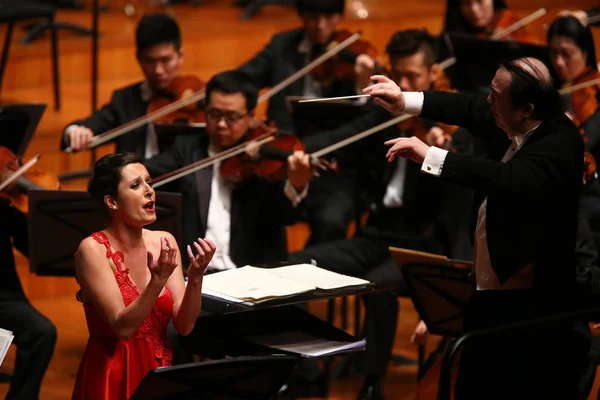 French Soprano Julie Cherrier Front Left Chinese Conductor Feng Right — Stock Photo, Image