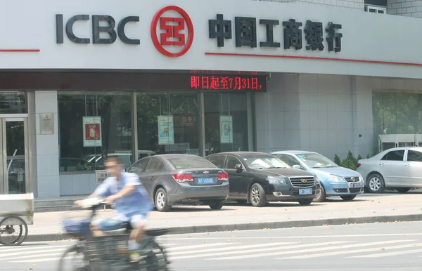 Kerékpáros Túrák Múltban Fióktelepe Icbc Ipari Kereskedelmi Bank China Nantong — Stock Fotó