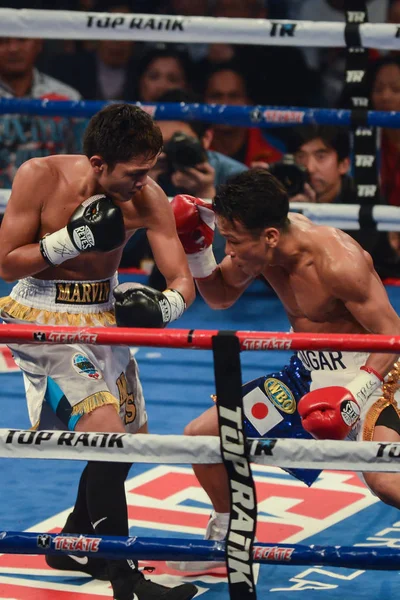 2014年2月22日 在中国澳门举行的 日本选手希福米 与菲律宾的马文 松索纳 拳击赛 — 图库照片