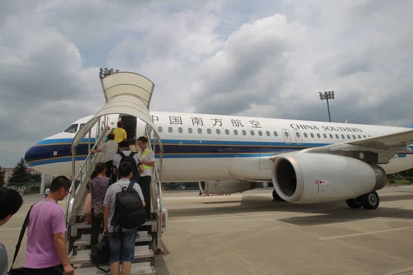 Soubor Cestující Palubu Letadla China Southern Airlines Letišti Zhijiang Huaihua — Stock fotografie