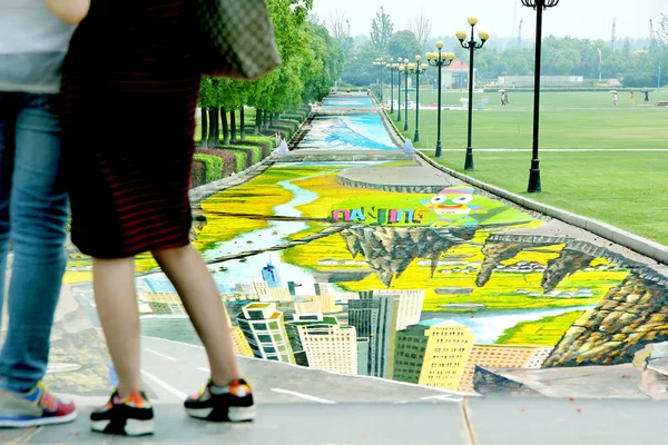 Studenten Kijken Naar Werelds Grootste Langste Schilderij Campus Van Communicatie — Stockfoto