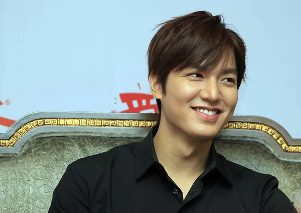 Der Südkoreanische Schauspieler Lee Min Lächelt Während Der Pressekonferenz Zum — Stockfoto