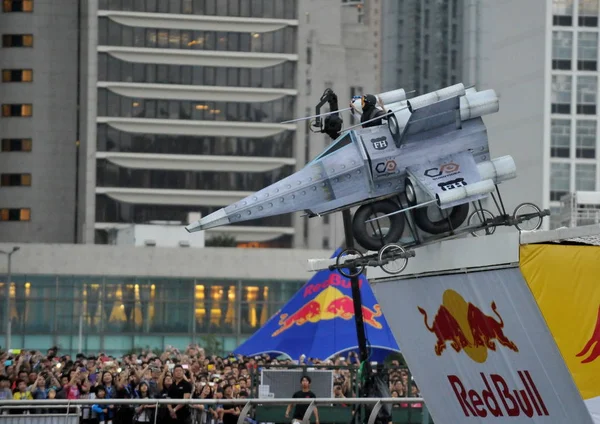 Onun Yapımı Uçak Uçan Red Bull Flugtag Sırasında Hong Kong — Stok fotoğraf