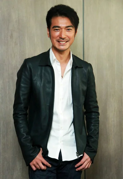 Attore Taiwanese Takeshi Kaneshiro Posa Una Foto Suo Film Crossing — Foto Stock