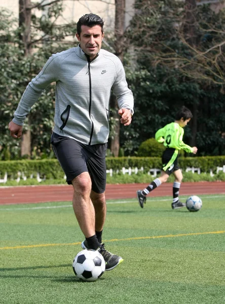 Luis Figo Star Portugaise Football Montre Ses Compétences Football Jeunes — Photo