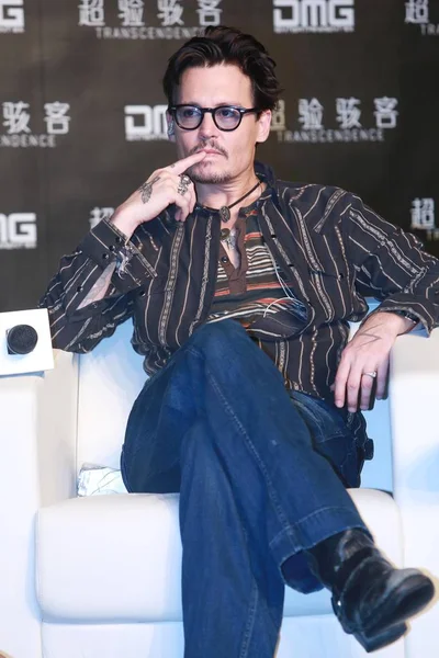 Americký Herec Johnny Depp Reaguje Tiskové Konferenci Jeho Filmu Transcendence — Stock fotografie