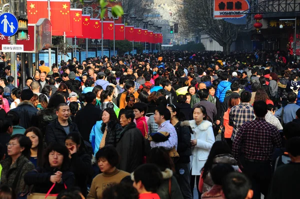 Turisti Affollano Dello Shopping Nanjing Road Durante Festa Del Capodanno — Foto Stock