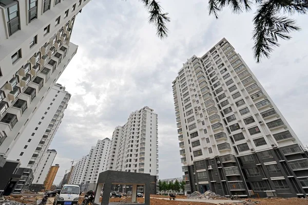 Nieuwe Hoogbouw Residentiële Flatgebouwen Worden Afgebeeld Qingzhou City East Chinas — Stockfoto