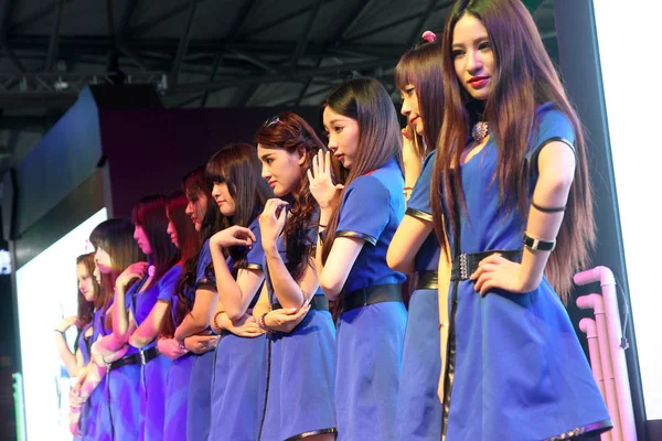 Kinesiska Showgirls Posera Linje Den Kina Digital Entertainment Expo Även — Stockfoto