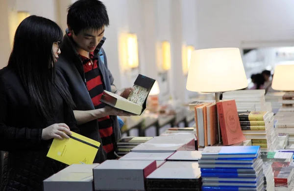 Clientes Compran Libros Librería Librairie Avant Garde Ciudad Nanjing Provincia —  Fotos de Stock