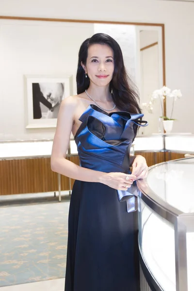 Гонконгская Певица Актриса Карен Мок Позирует Церемонии Открытия Нового Магазина — стоковое фото