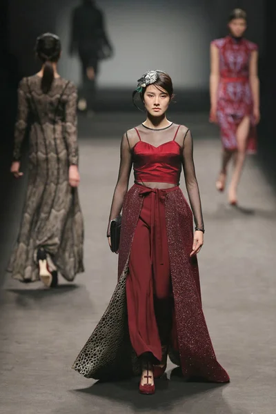 Models Display New Creations Fashion Show Cheng Sheme Shanghai Fashion — Stock Photo, Image