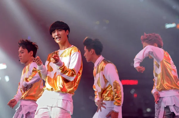 Grupo Pop Surcoreano Chino Exo Presenta Durante Concierto Estrellas Para —  Fotos de Stock