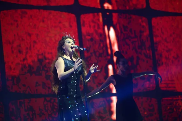 Klasyczny Angielski Sopran Sarah Brightman Wykonuje Podczas Koncertu Stadionie Centrum — Zdjęcie stockowe