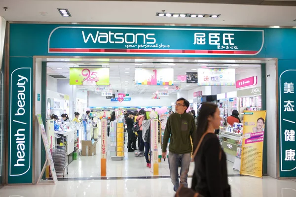 Clientes Compram Uma Loja Watsons Shopping Center Xangai China Março — Fotografia de Stock