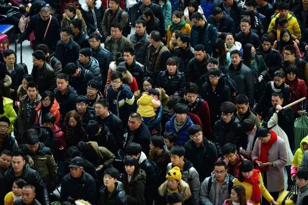 Chinese Passengers Queue Check Hangzhou Railway Station Going Back Home — Stock Photo, Image