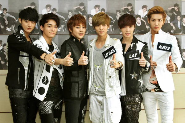 Южнокорейско Китайская Мужская Группа Exo Позирует Время Встречи Фанатов Тайбэе — стоковое фото