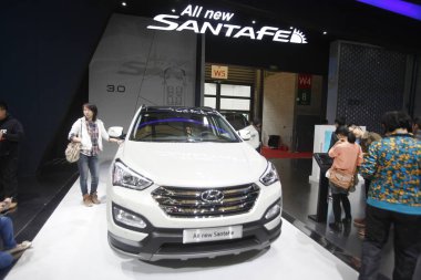 Visitors look at a Hyundai New SantaFe during the 15th Shanghai International Automobile Industry Exhibition in Shanghai, China, 21 April 2013.   clipart