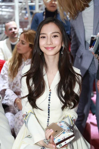 Modelo Atriz Hong Kong Angelababy Sorri Desfile Moda Christian Dior — Fotografia de Stock