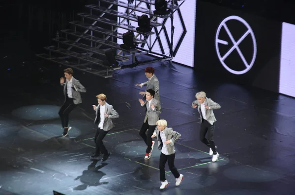 Members South Korean Chinese Boy Group Exo Perform Comeback Show — Stock Photo, Image