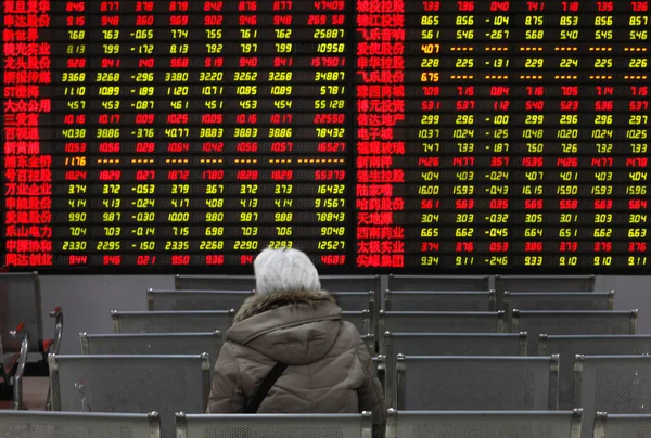 Chinese Investor Looks Prices Shares Red Price Rising Green Price — Stock Photo, Image