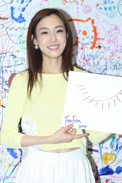 Cantante Attrice Taiwanese Christine Fan Posa Con Sua Foto Durante — Foto Stock