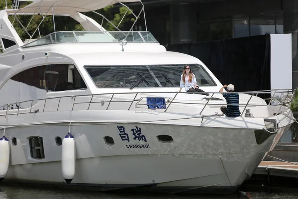 Besökare Bilder Lyxbåt Displayen 19Th China Shanghai International Boat Show — Stockfoto