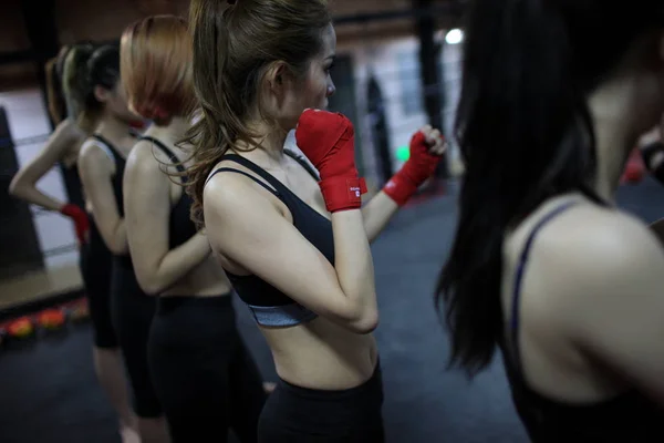 Female Trainees Practice Fighting Skills Bodyguard Training Program Boot Camp — Stock Photo, Image