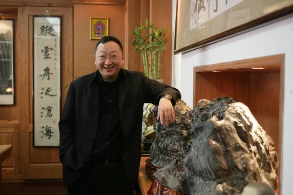 Yuan Yafei Presidente Sanpower Group Ltd Posa Durante Una Entrevista —  Fotos de Stock