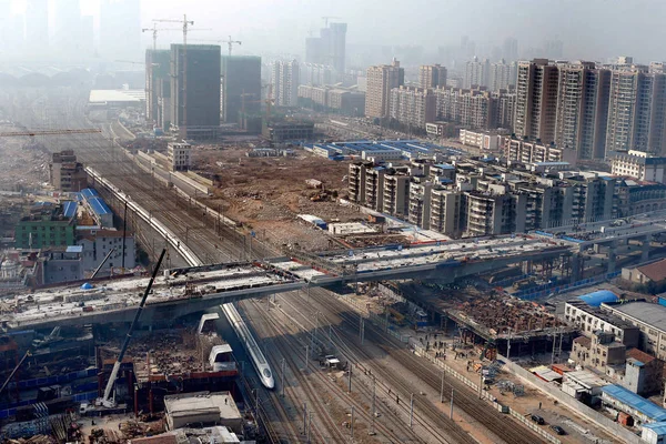 Ein Schnellzug Der Chinesischen Eisenbahn Fährt Unter Dem 000 Tonnen — Stockfoto