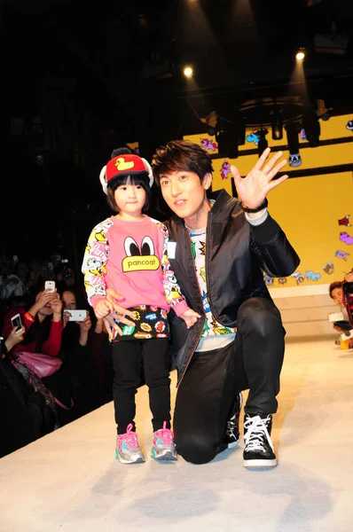 Bruneian Singer Actor Chun His Daughter Nei Nei Pose Press — Stock Photo, Image